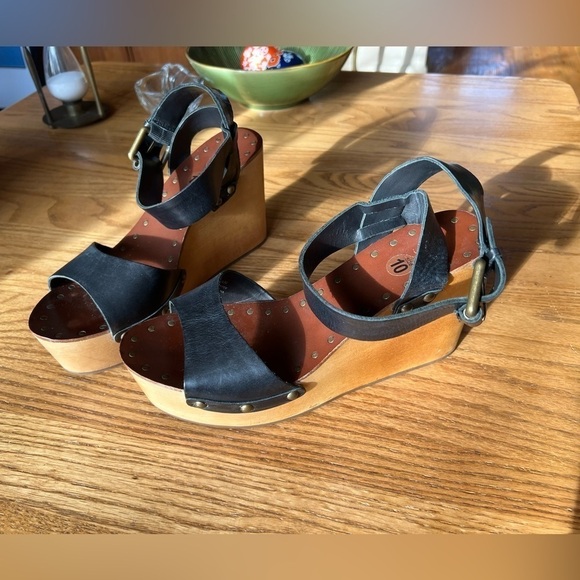 Ash Sandel's Women's 10 Vivan Wooden Platform 4” Wedges Studded Size 10 - Picture 1 of 11